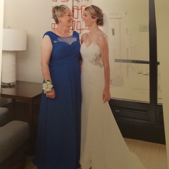 Formal gown - Picture 2 of 4